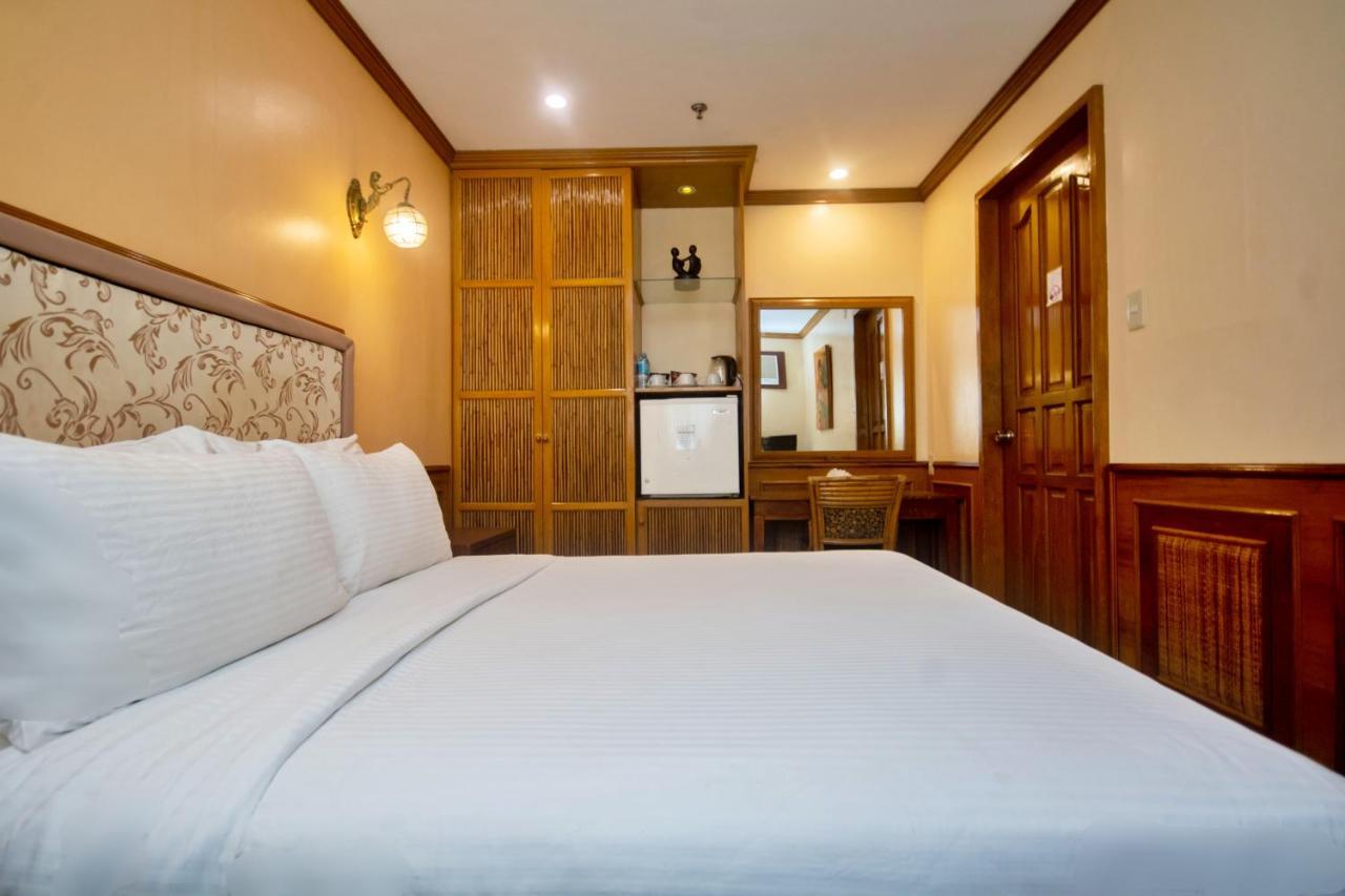 Red Coconut Beach Hotel Boracay Balabag  Room photo